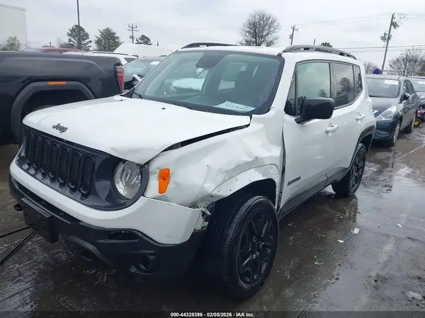 ZACCJBABXJPJ14151 2018 JEEP RENEGADE - Image 2
