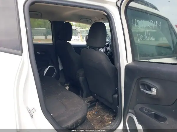 ZACCJBABXJPJ38577 2018 JEEP RENEGADE - Image 8