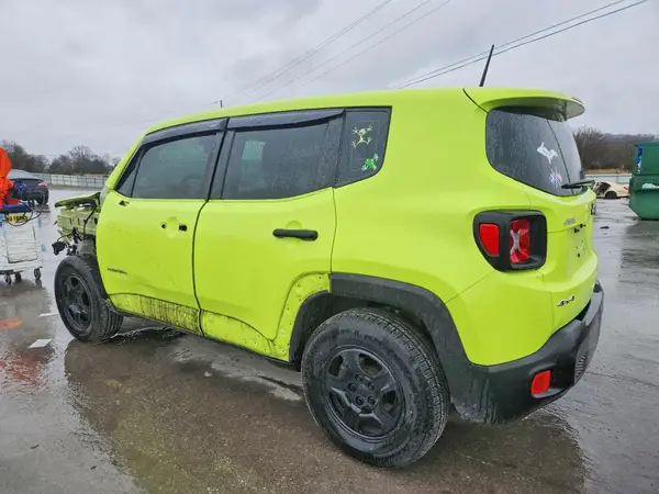 ZACCJBAH4JPH00531 2018 JEEP RENEGADE - Image 2