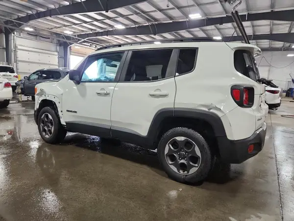 ZACCJBAT6GPD16361 2016 JEEP RENEGADE - Image 2