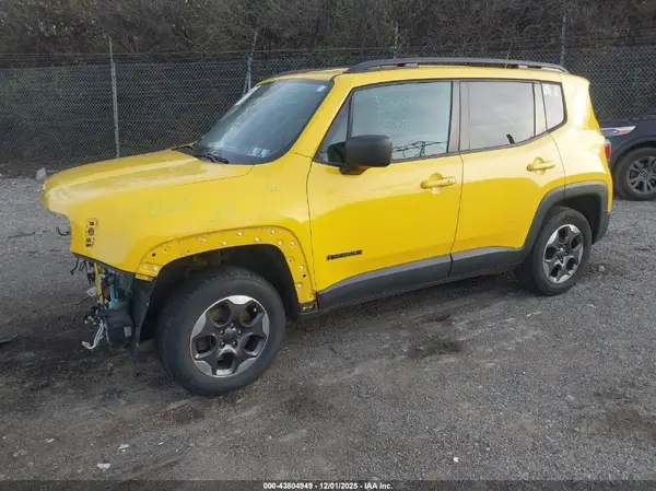 ZACCJBAT7GPE24021 2016 JEEP RENEGADE - Image 2