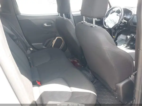 ZACCJBATXGPE14289 2016 JEEP RENEGADE - Image 8