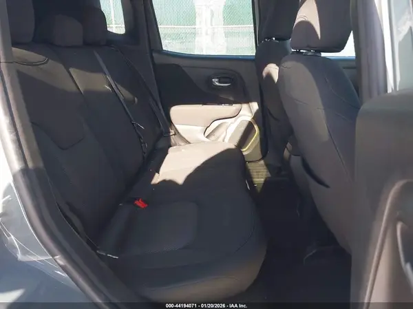 ZACCJBBB0HPE81748 2017 JEEP RENEGADE - Image 8