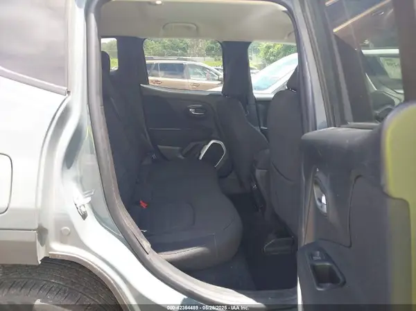 ZACCJBBB0JPH04294 2018 JEEP RENEGADE - Image 8