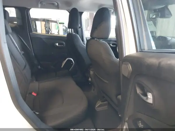 ZACCJBBB0JPH14677 2018 JEEP RENEGADE - Image 8