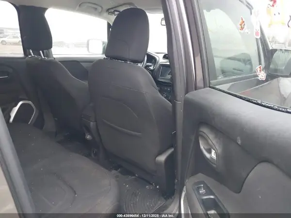ZACCJBBB0JPH41975 2018 JEEP RENEGADE - Image 8