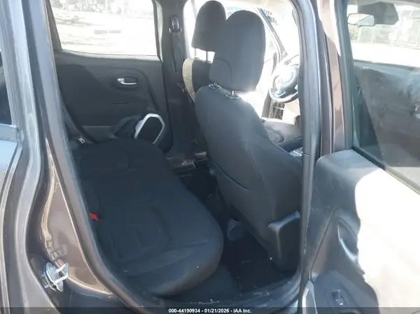 ZACCJBBB0JPJ02766 2018 JEEP RENEGADE - Image 8