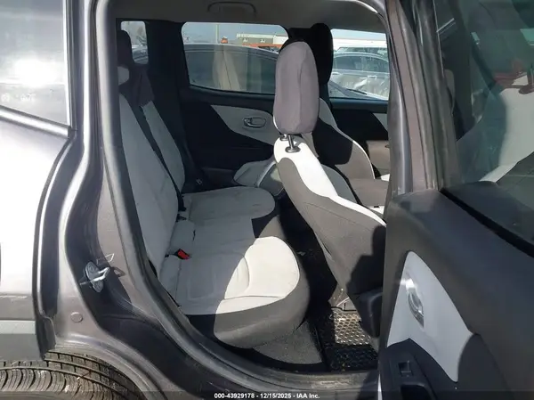 ZACCJBBB1JPH69767 2018 JEEP RENEGADE - Image 8