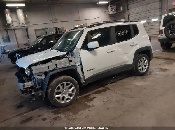 ZACCJBBB1JPJ28437 2018 JEEP RENEGADE - Image 2