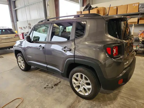 ZACCJBBB1JPJ37493 2018 JEEP RENEGADE - Image 2