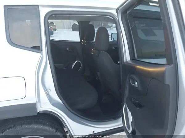 ZACCJBBB2JPH06015 2018 JEEP RENEGADE - Image 8