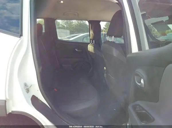 ZACCJBBB2JPH32601 2018 JEEP RENEGADE - Image 8