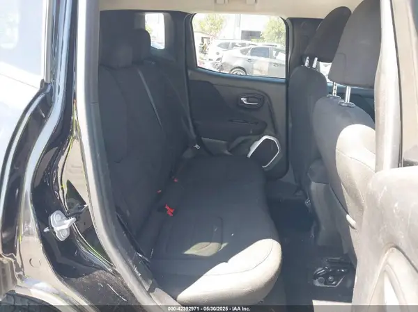 ZACCJBBB2JPH44585 2018 JEEP RENEGADE - Image 8