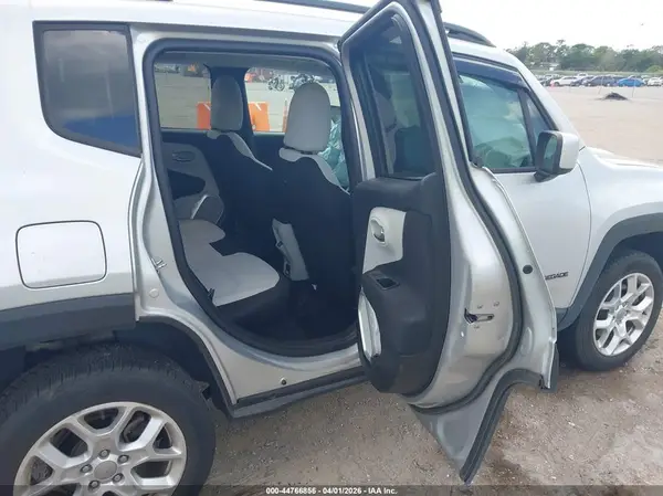 ZACCJBBB2JPH50063 2018 JEEP RENEGADE - Image 8