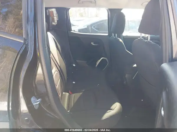 ZACCJBBB2JPH65825 2018 JEEP RENEGADE - Image 8
