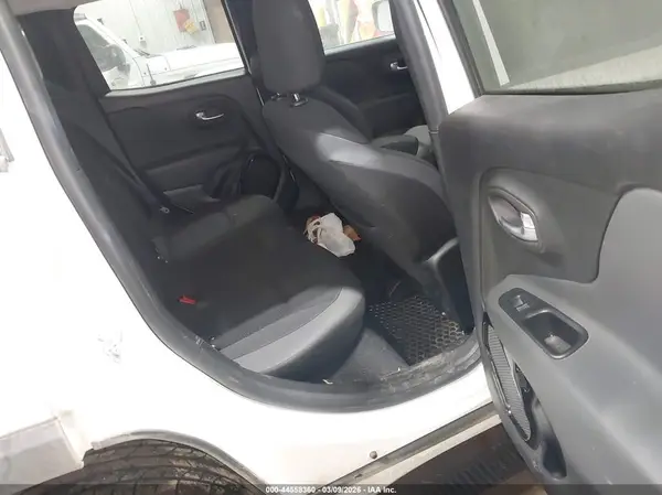 ZACCJBBB2JPH77604 2018 JEEP RENEGADE - Image 8