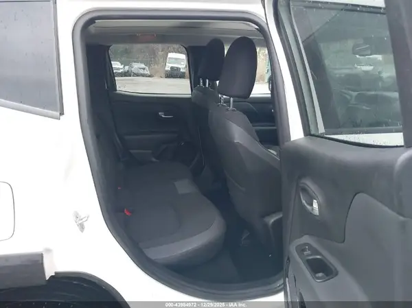ZACCJBBB2JPH82706 2018 JEEP RENEGADE - Image 8
