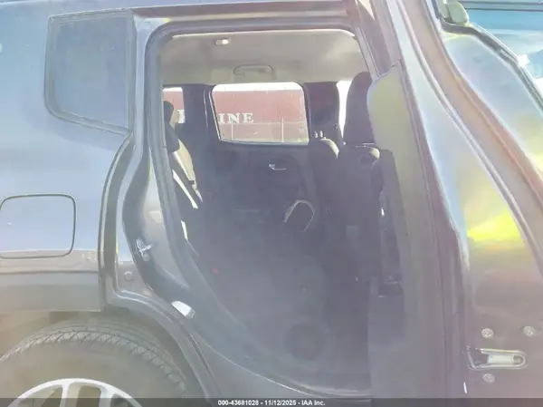 ZACCJBBB3HPG03275 2017 JEEP RENEGADE - Image 8