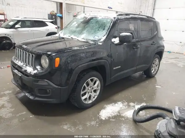 ZACCJBBB3JPH00210 2018 JEEP RENEGADE - Image 2