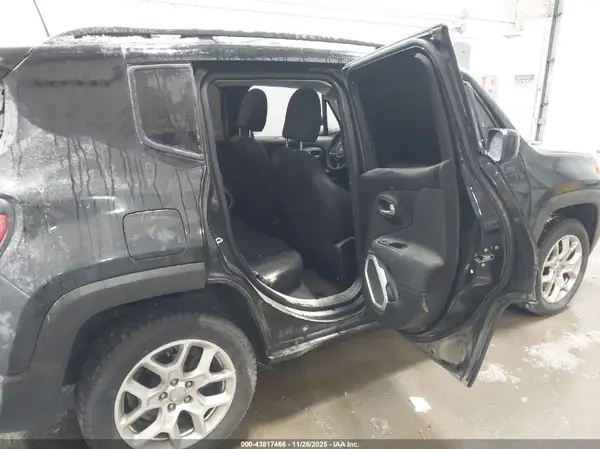 ZACCJBBB3JPH00210 2018 JEEP RENEGADE - Image 8