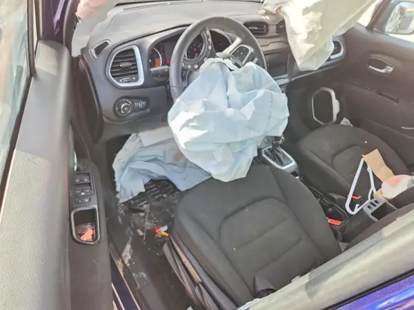 ZACCJBBB3JPH74758 2018 JEEP RENEGADE - Image 8