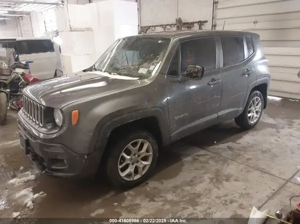 ZACCJBBB3JPJ33882 2018 JEEP RENEGADE - Image 2