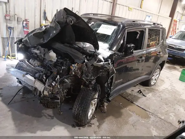 ZACCJBBB4HPE95068 2017 JEEP RENEGADE - Image 2