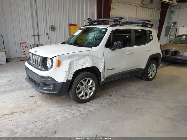 ZACCJBBB4JPH00555 2018 JEEP RENEGADE - Image 2