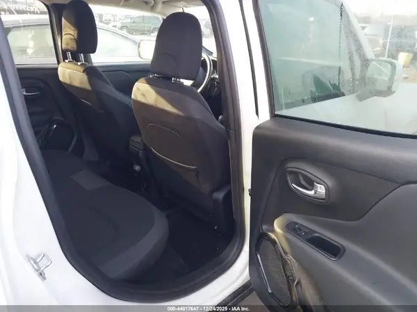 ZACCJBBB4JPH53126 2018 JEEP RENEGADE - Image 8