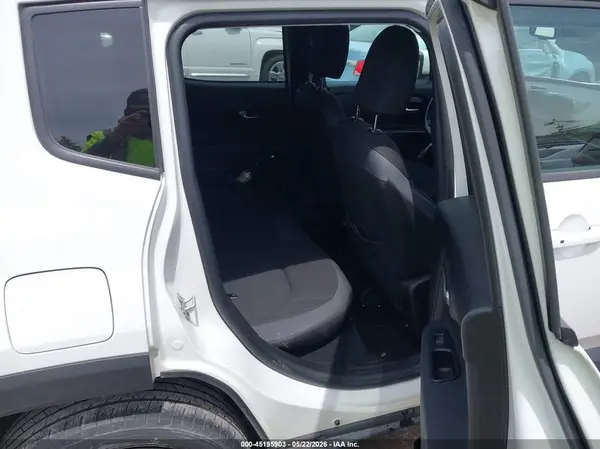 ZACCJBBB4JPH99829 2018 JEEP RENEGADE - Image 8