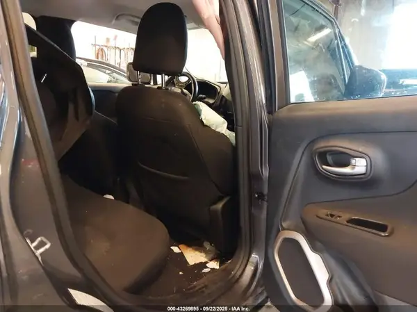 ZACCJBBB5HPF19300 2017 JEEP RENEGADE - Image 8