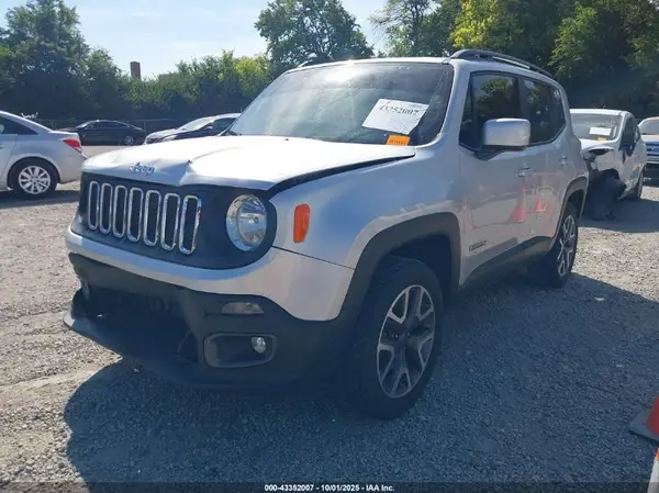 ZACCJBBB5JPH10947 2018 JEEP RENEGADE - Image 2