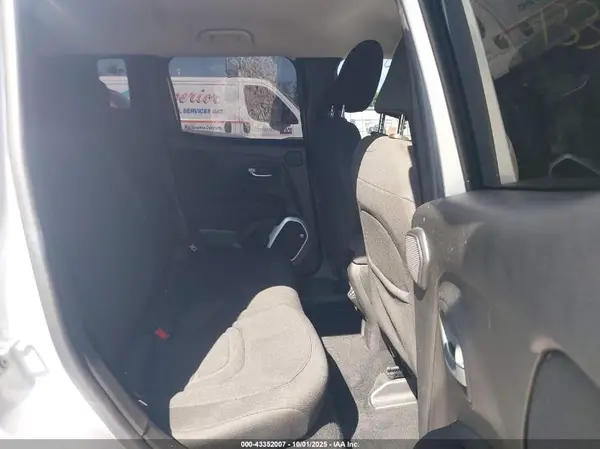 ZACCJBBB5JPH10947 2018 JEEP RENEGADE - Image 8
