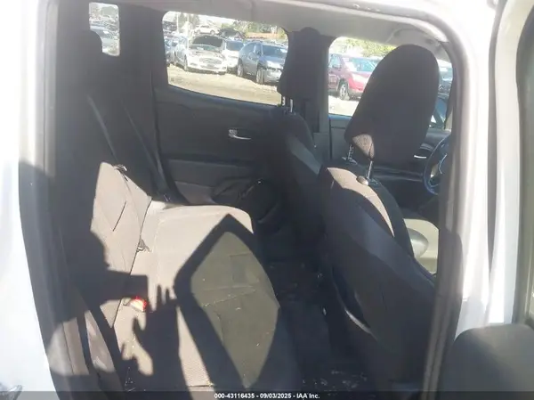 ZACCJBBB5JPH30485 2018 JEEP RENEGADE - Image 8