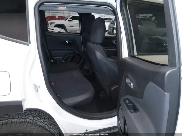 ZACCJBBB5JPH68881 2018 JEEP RENEGADE - Image 8