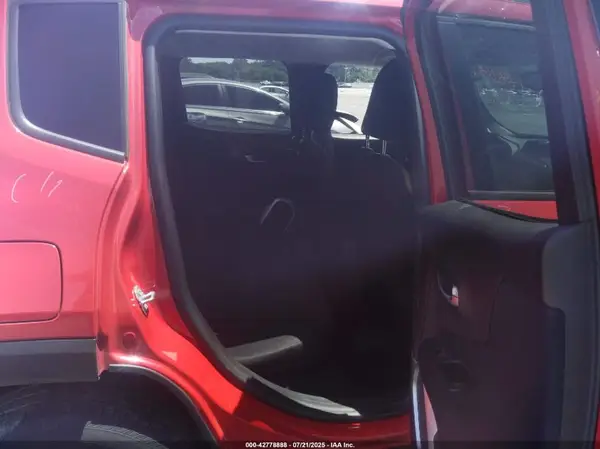 ZACCJBBB5JPH74731 2018 JEEP RENEGADE - Image 8