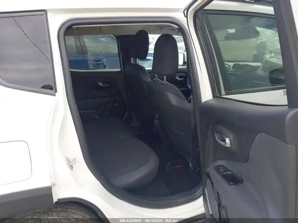 ZACCJBBB5JPJ11916 2018 JEEP RENEGADE - Image 8