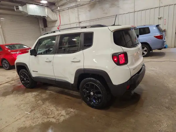 ZACCJBBB5JPJ33656 2018 JEEP RENEGADE - Image 2