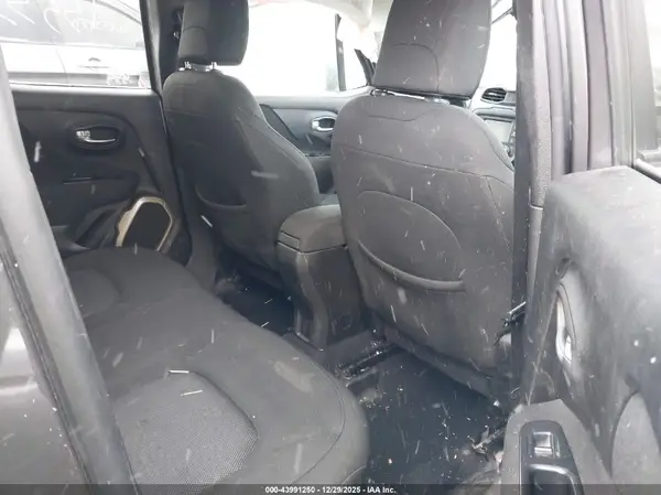 ZACCJBBB6HPF33660 2017 JEEP RENEGADE - Image 8