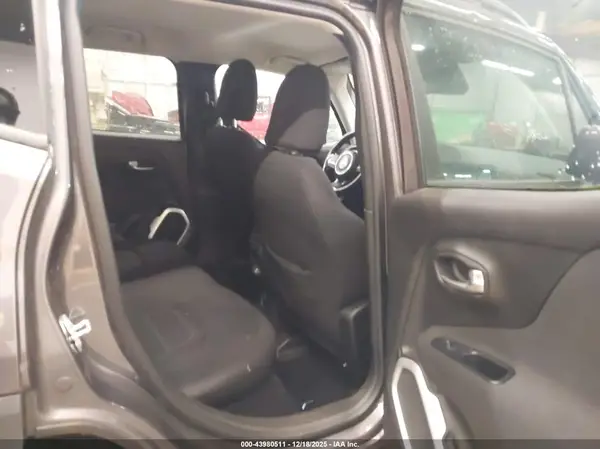 ZACCJBBB6JPH10391 2018 JEEP RENEGADE - Image 8