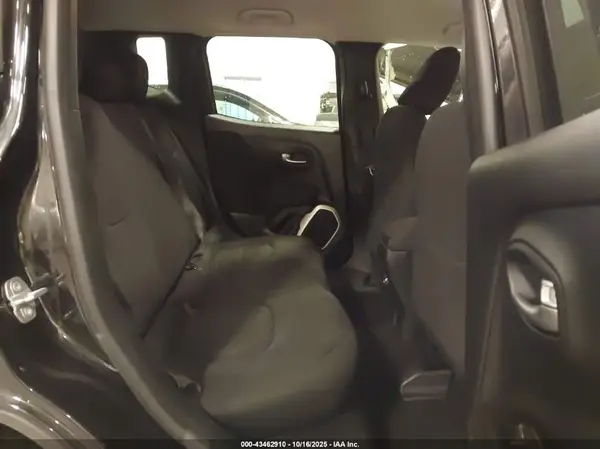 ZACCJBBB6JPH65519 2018 JEEP RENEGADE - Image 8