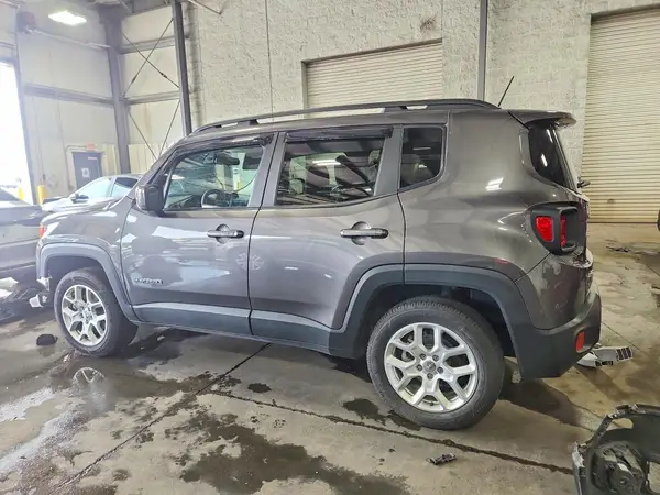 ZACCJBBB7HPF67915 2017 JEEP RENEGADE - Image 2