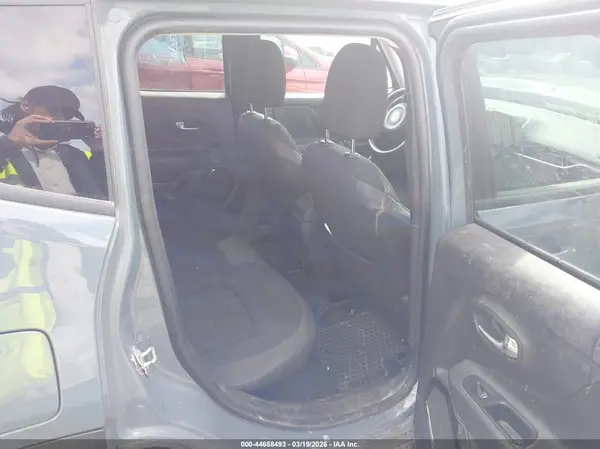 ZACCJBBB7HPG56075 2017 JEEP RENEGADE - Image 8