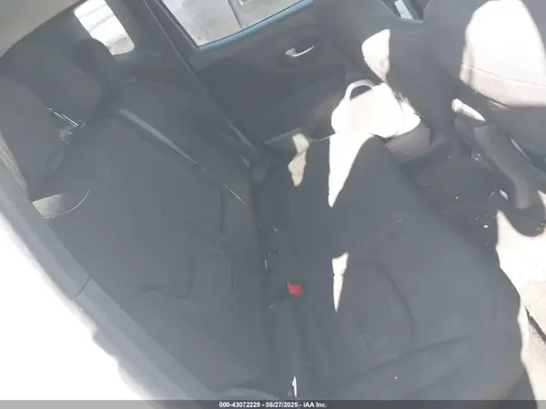 ZACCJBBB7JPH81843 2018 JEEP RENEGADE - Image 8