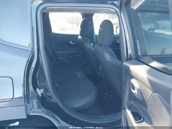 ZACCJBBB7JPJ15658 2018 JEEP RENEGADE - Image 8