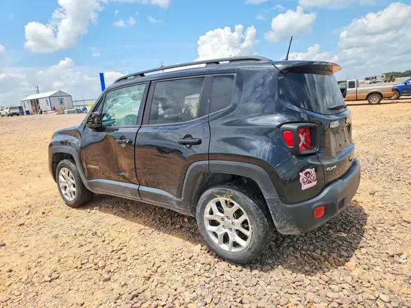 ZACCJBBB7JPJ37305 2018 JEEP RENEGADE - Image 2