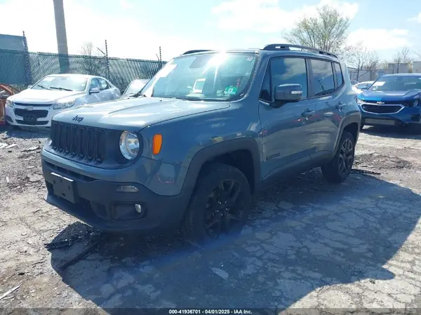ZACCJBBB7JPJ45677 2018 JEEP RENEGADE - Image 2