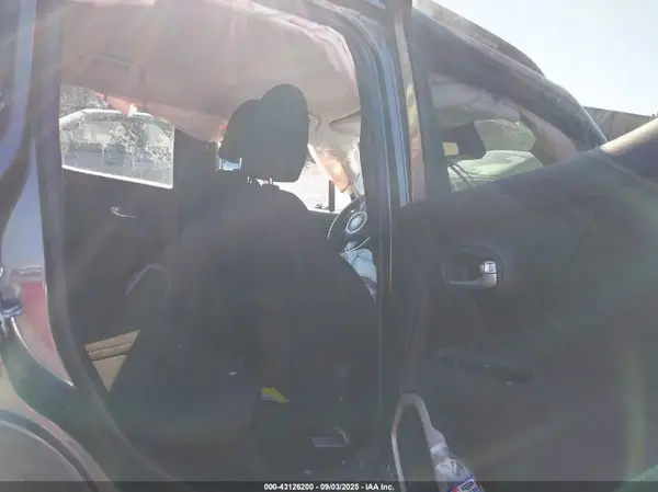 ZACCJBBB8HPF06024 2017 JEEP RENEGADE - Image 8
