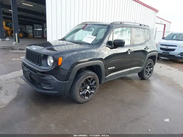 ZACCJBBB8HPF23180 2017 JEEP RENEGADE - Image 2