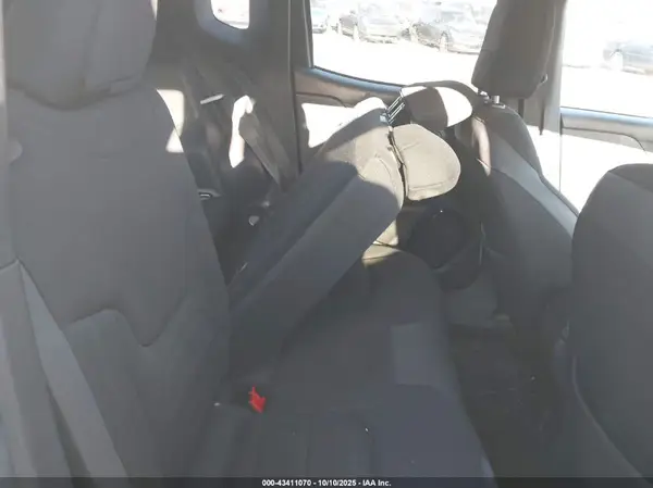 ZACCJBBB8HPF49603 2017 JEEP RENEGADE - Image 8